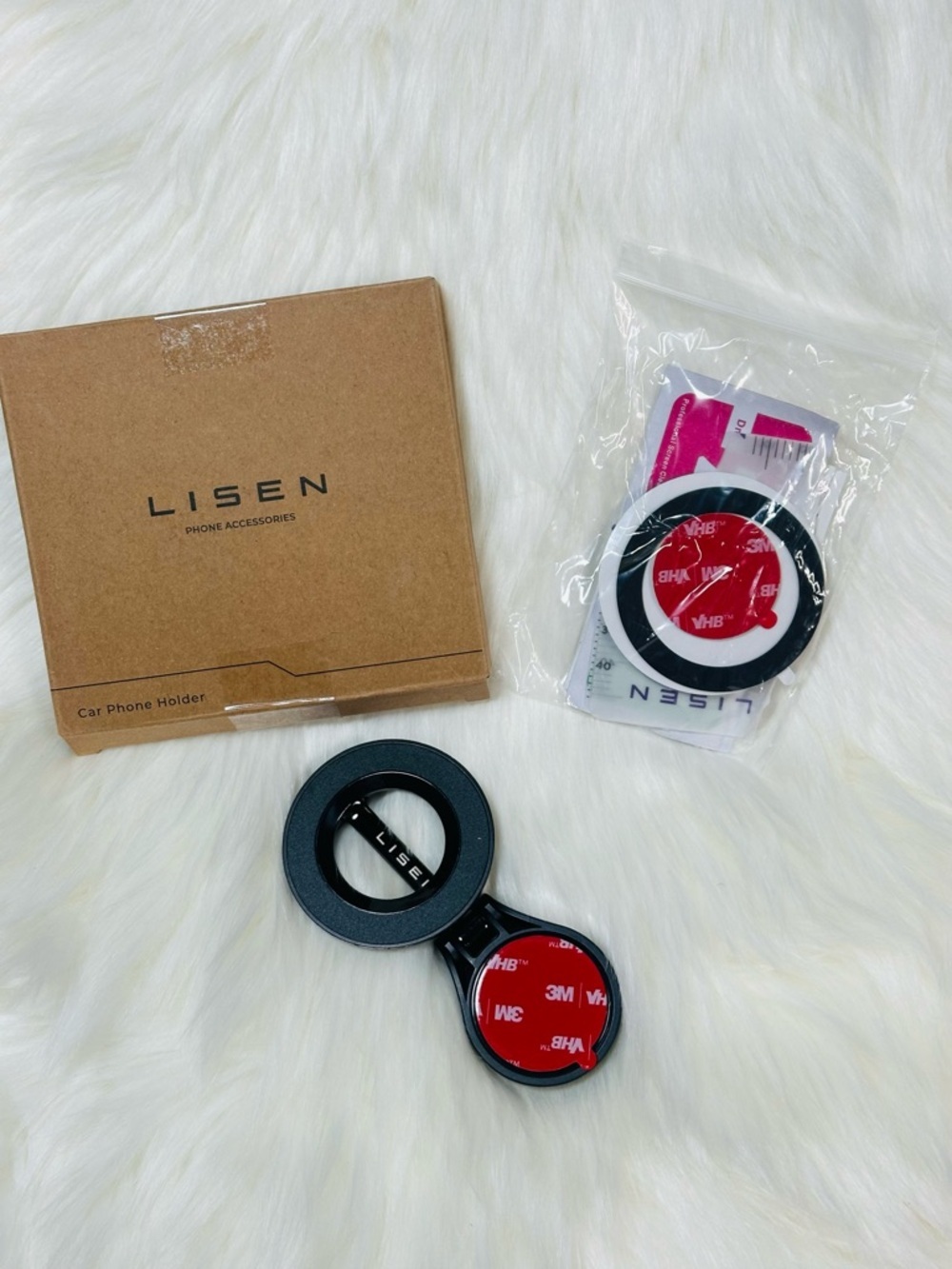 LISEN MagSafe Car Mount vacuum suction and magnetic hold - Picture 4 of 4